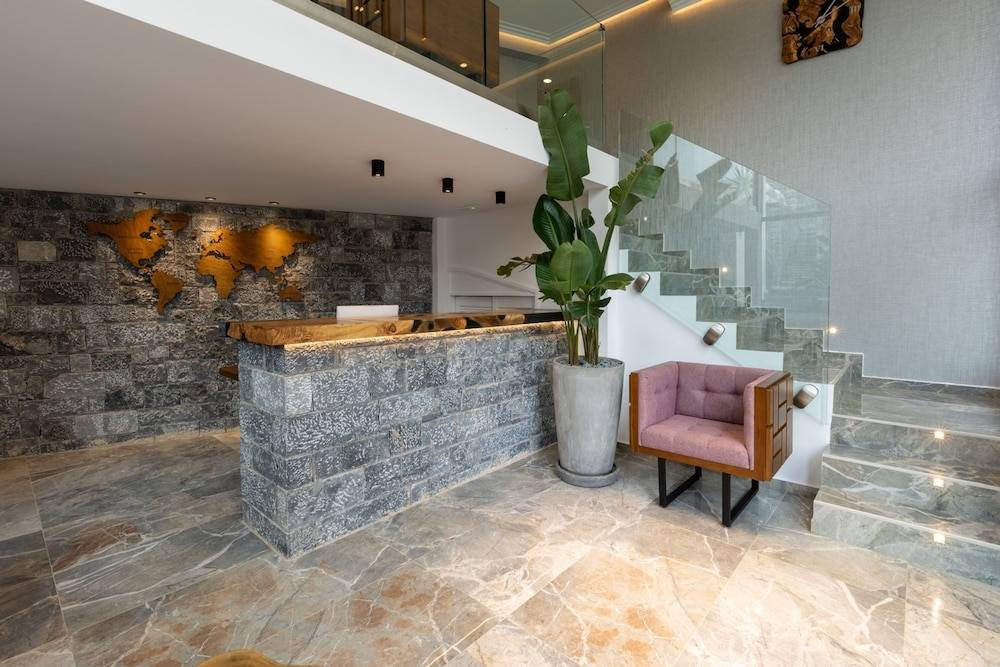 Beach Walk Luxury Suites 2