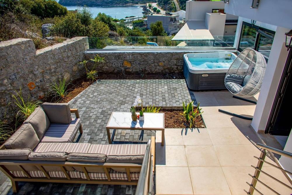 Beach Walk Luxury Suites 1