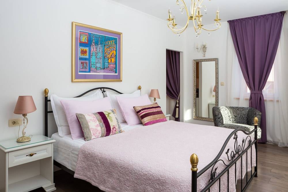 Romantic Luxury Rooms 1