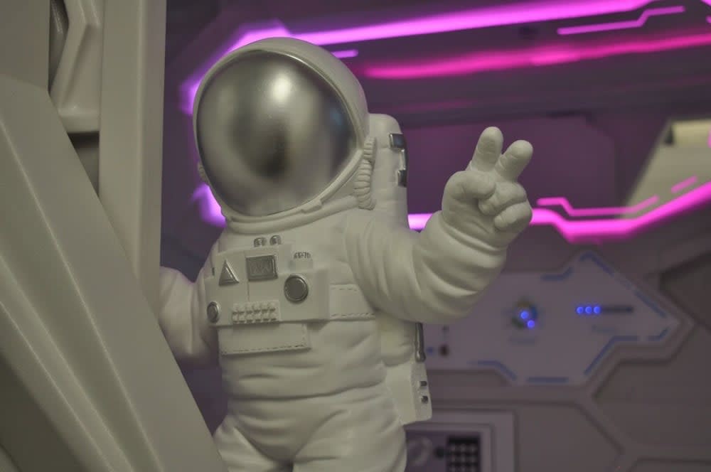 Cosmos Capsule Hub London 2