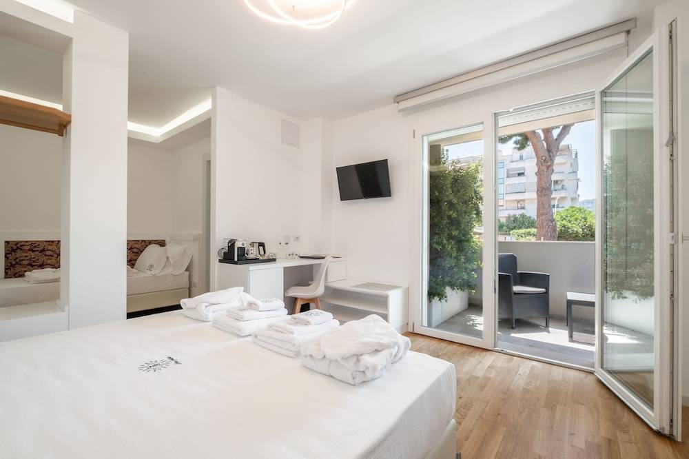 Helios Guest House 1