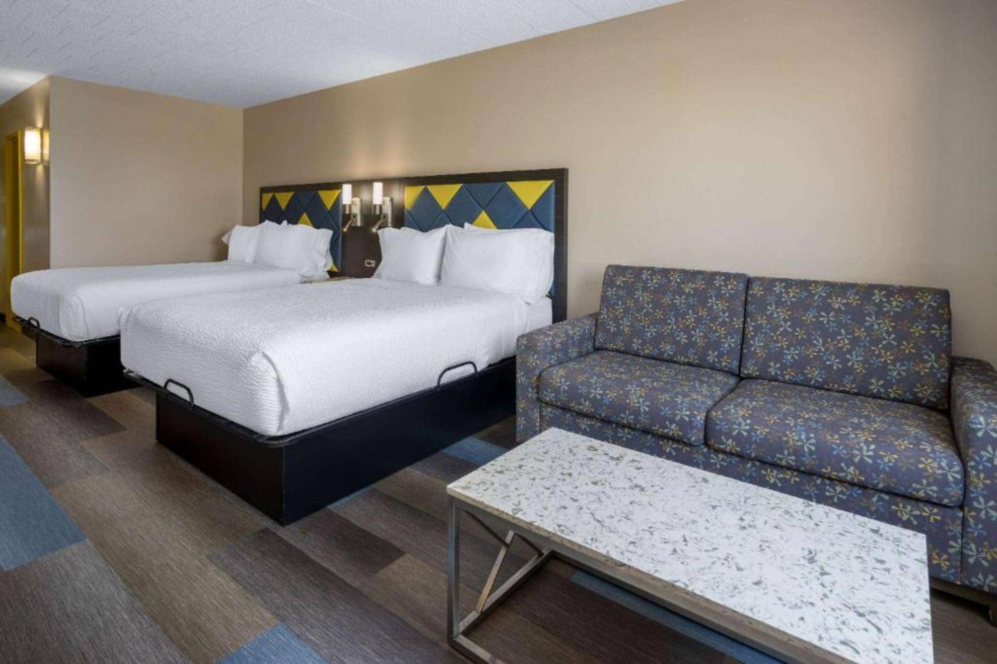Days Hotel by Wyndham North Bergen 2