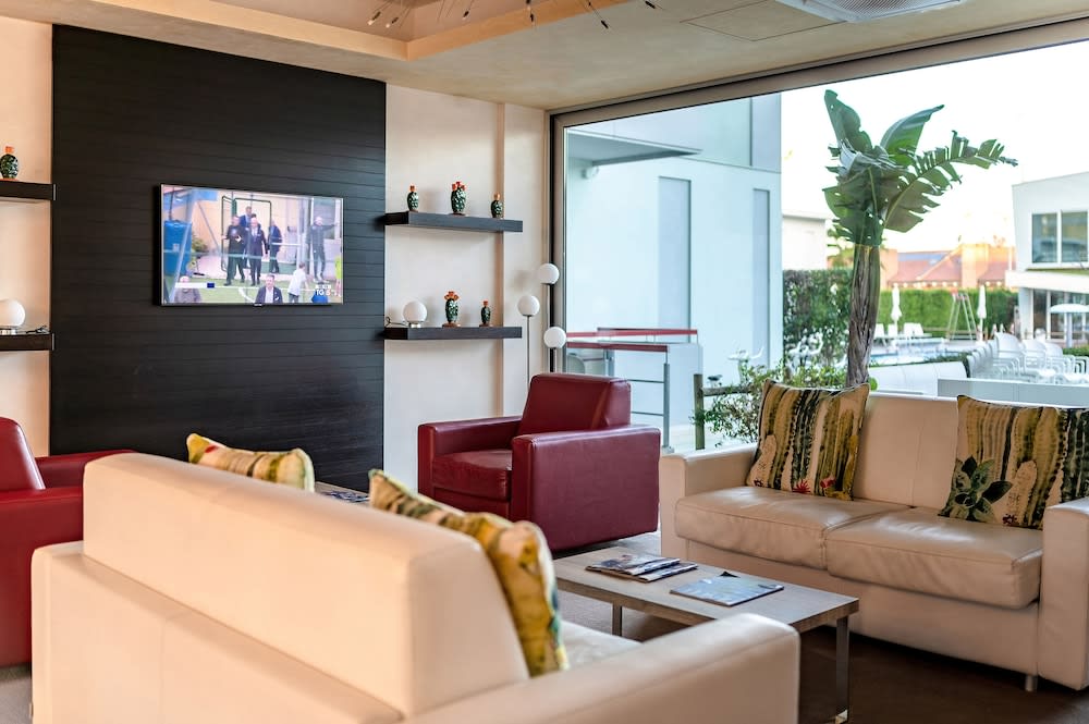 Domino Suite Hotel & Residence 2