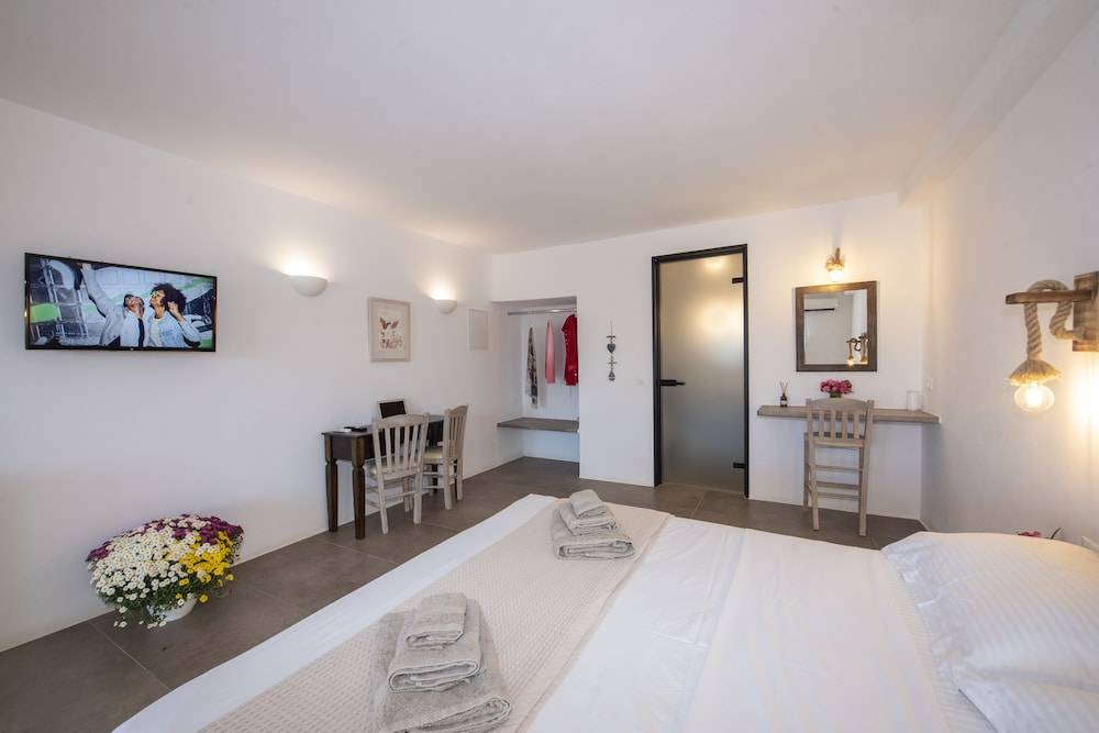 Myrsini's Luxury Suites 2