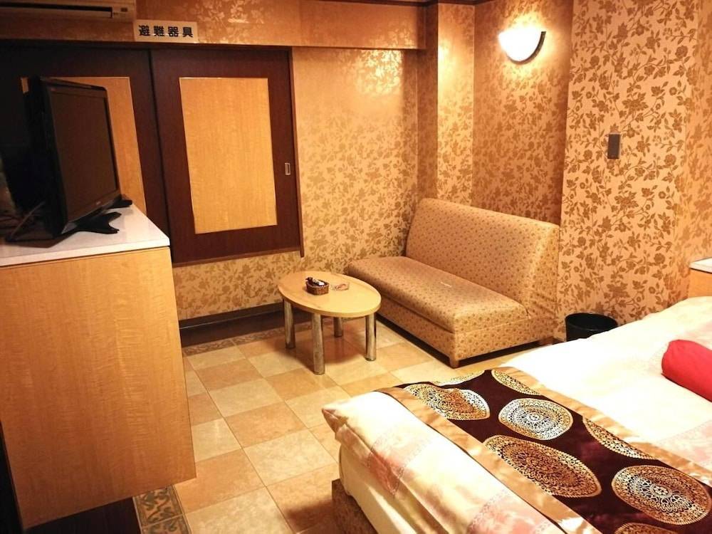 HOTEL IS 2
