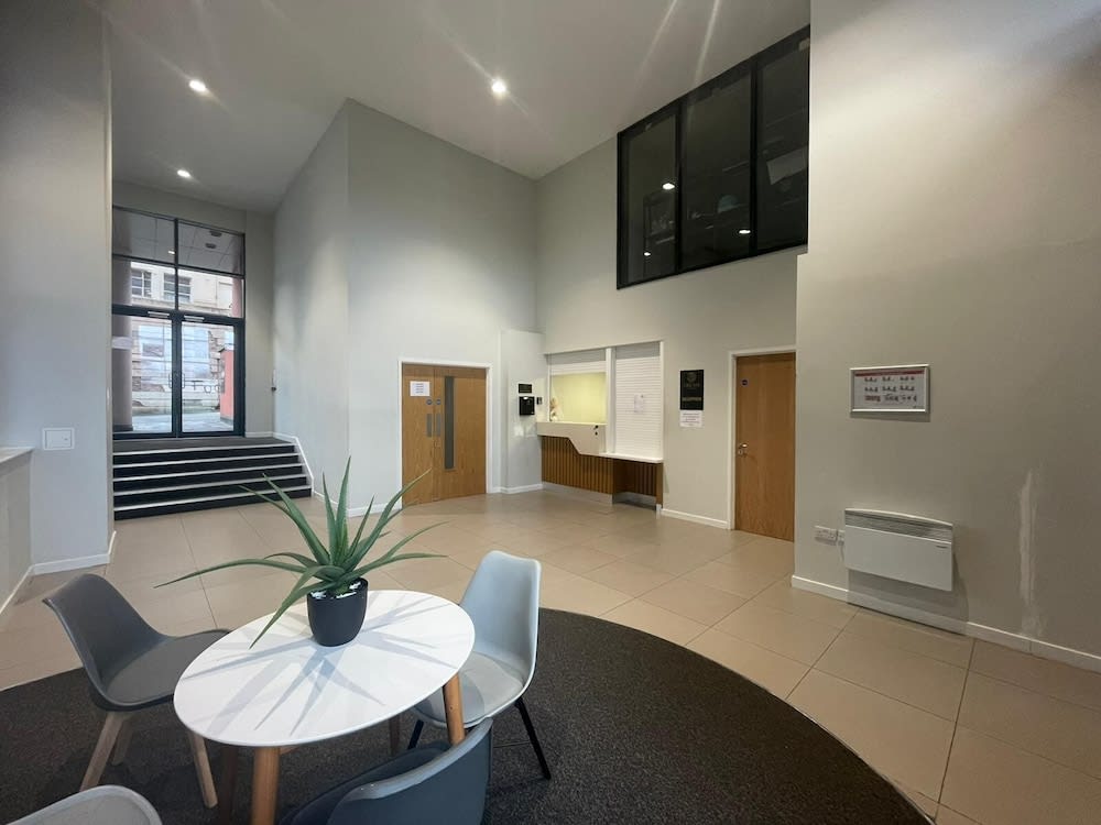 Adelphi Wharf Apartments by Beehosting 1