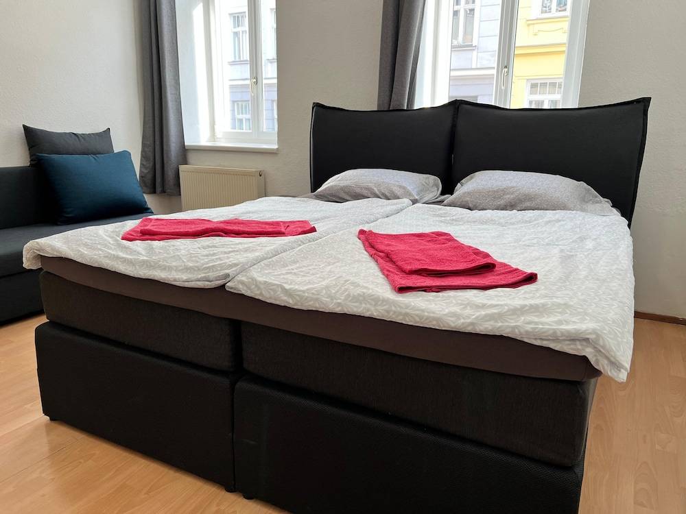 Affordable 3BR shared Apt. near Meidling 2