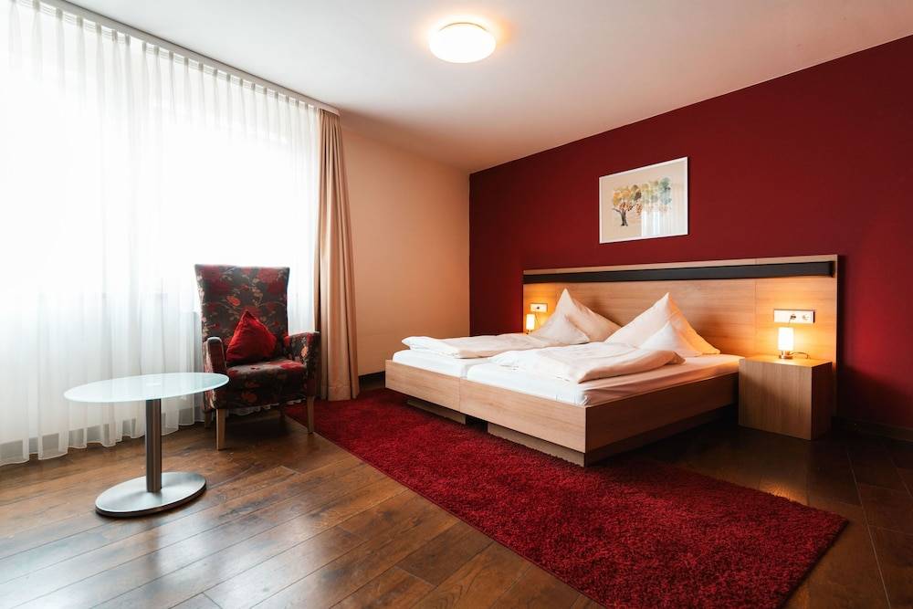 Landhotel und Weingasthof Schwarzer Adler 1
