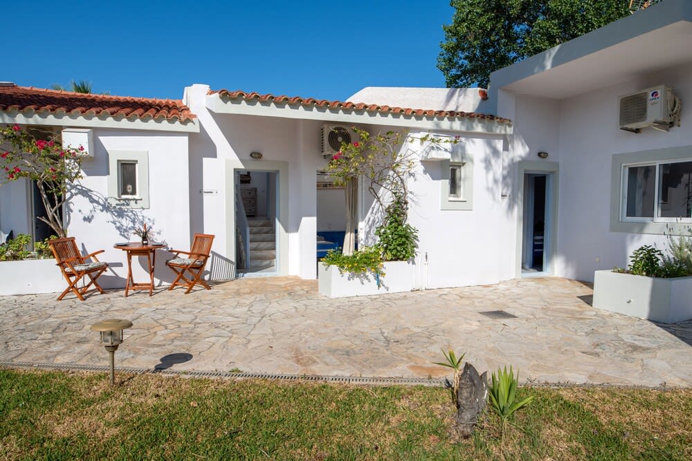 Costa Avithos 1