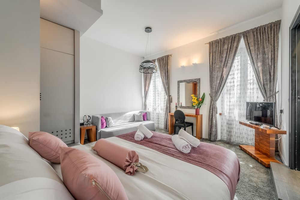 Starlight Luxury Suites 1
