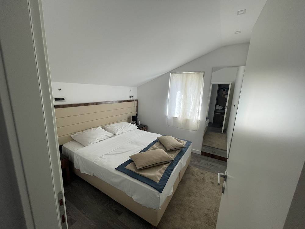 M House 1