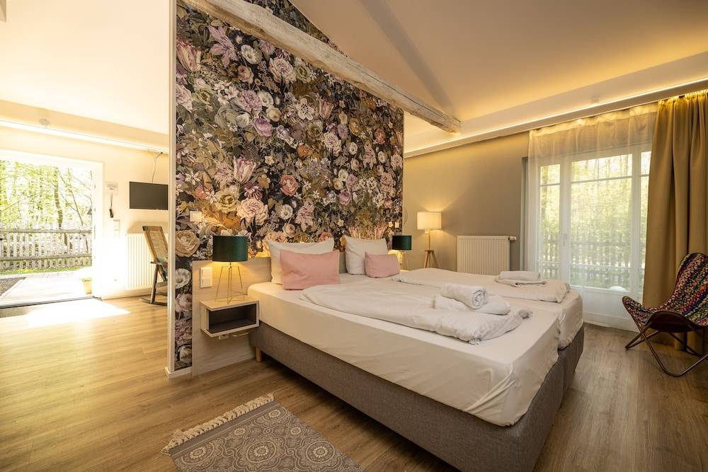 Little Suite Apartments 1