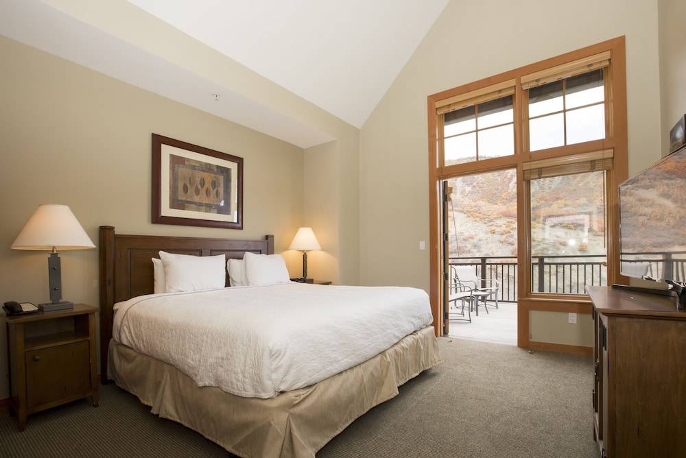 Capitol Peak- CoralTree Residence Collection 2
