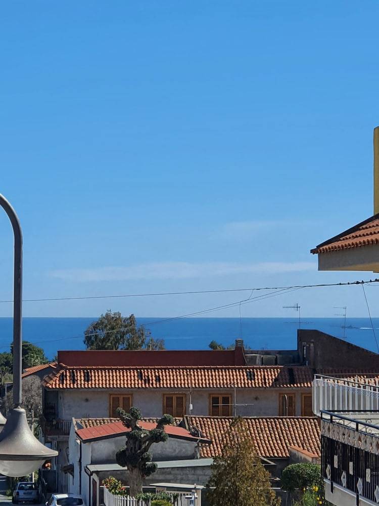 Stanza ad ore Acireale 1