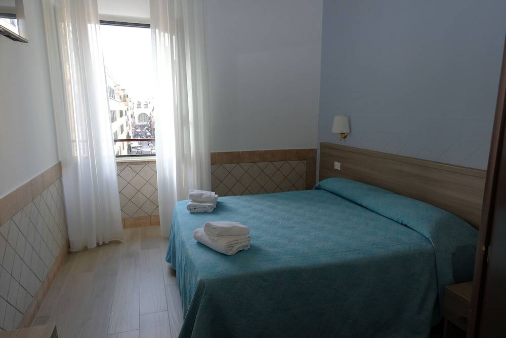 Square Inn 1