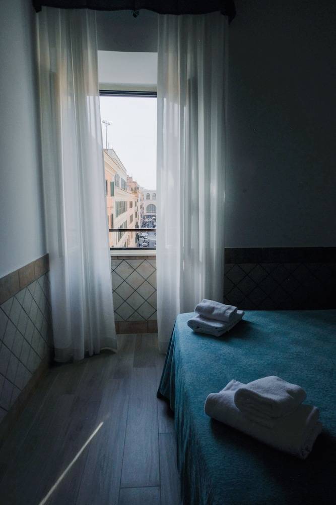 Square Inn 2