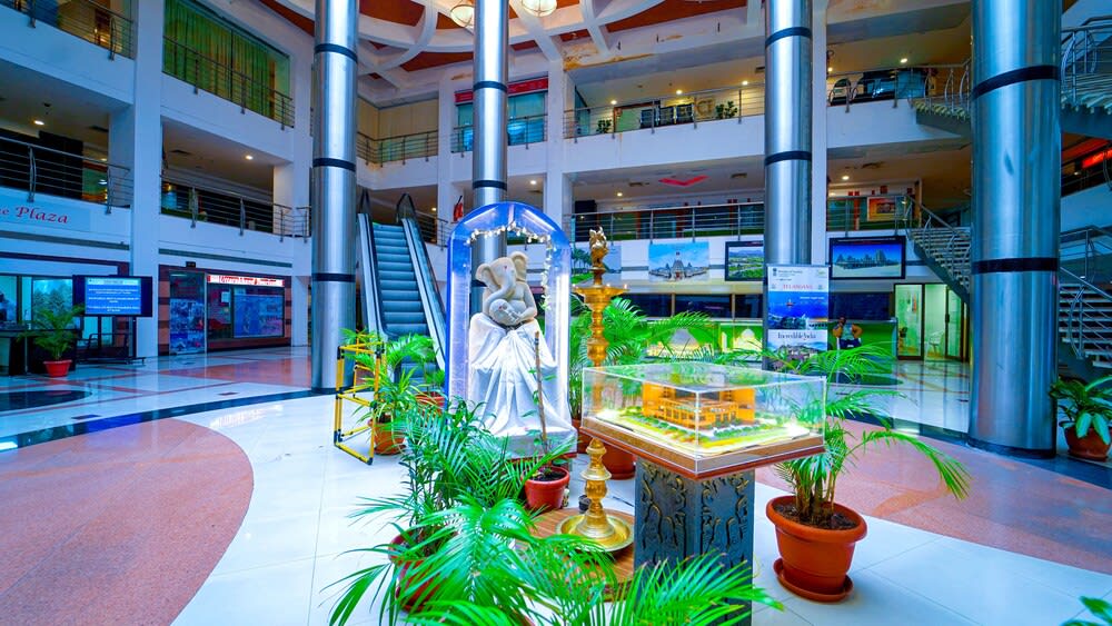 Hotel the Plaza 2