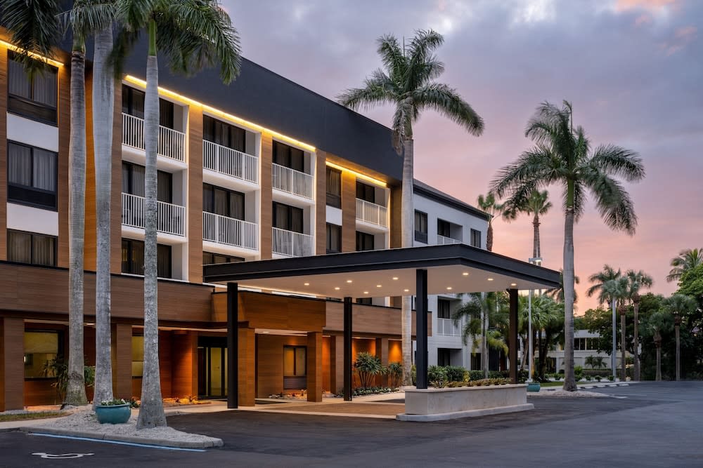 Courtyard by Marriott - Naples 1