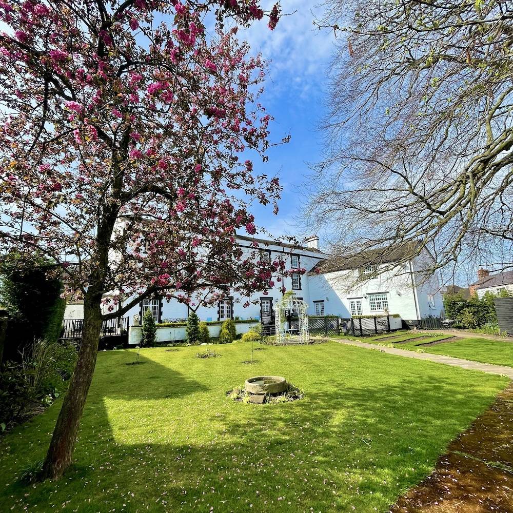Eagle House - Award Winning B&B and Apartment 1