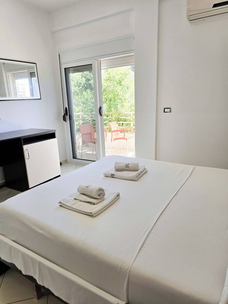 Azure Hotel Dhermi 2