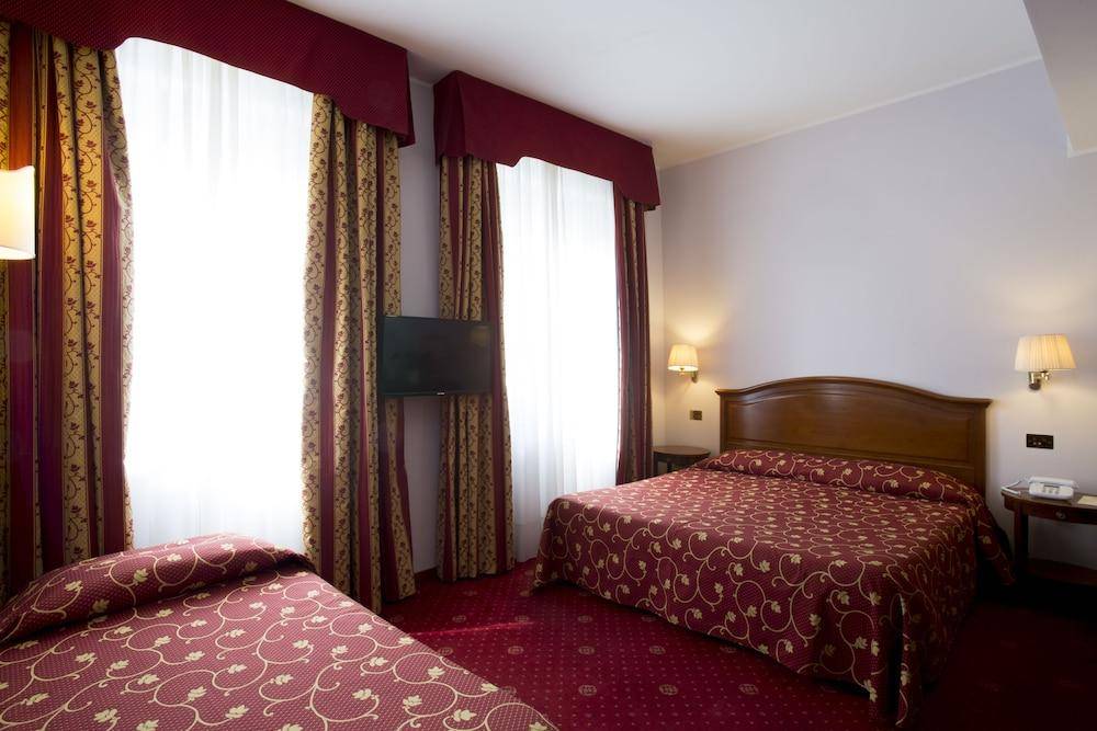 Carlton Hotel 2