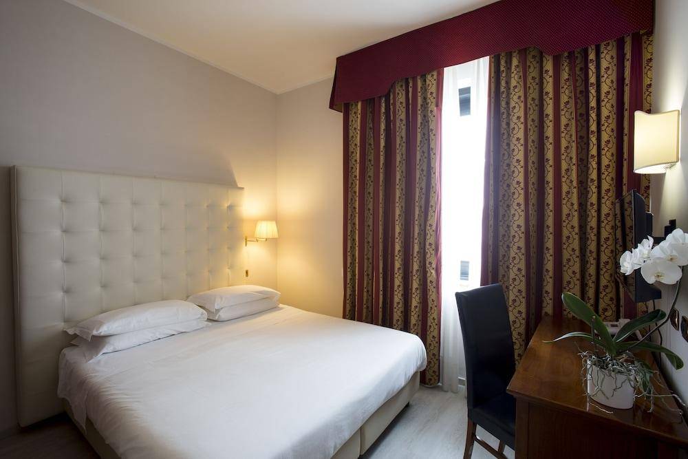 Carlton Hotel 1