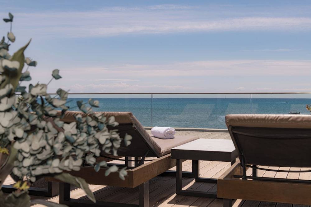 CP Seafront Suites 1