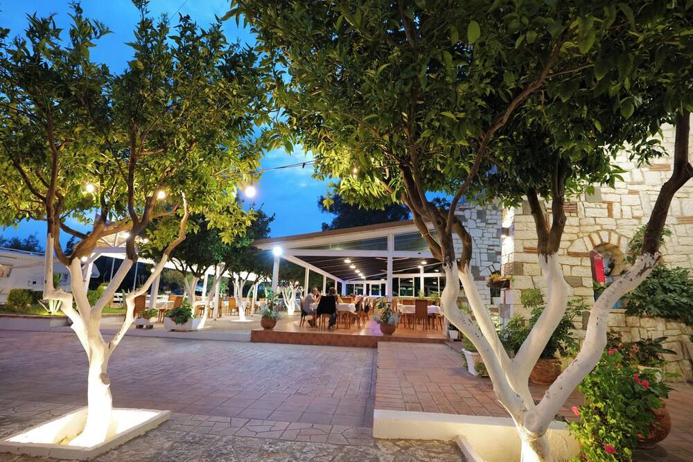 Nika Hotel Rradhime 1