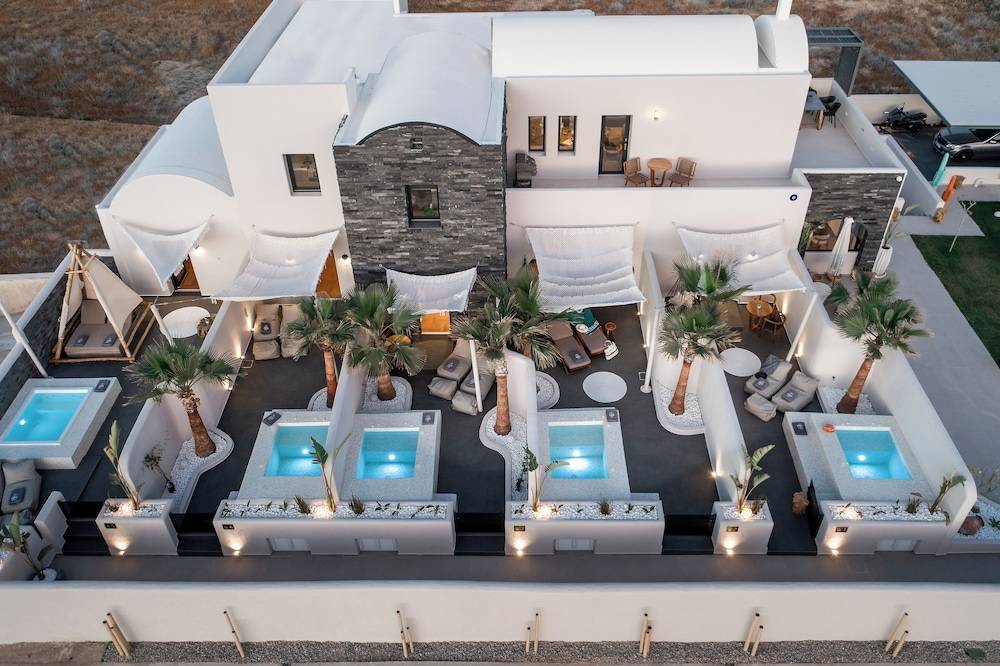 Aja Retreat Luxury Suites 1