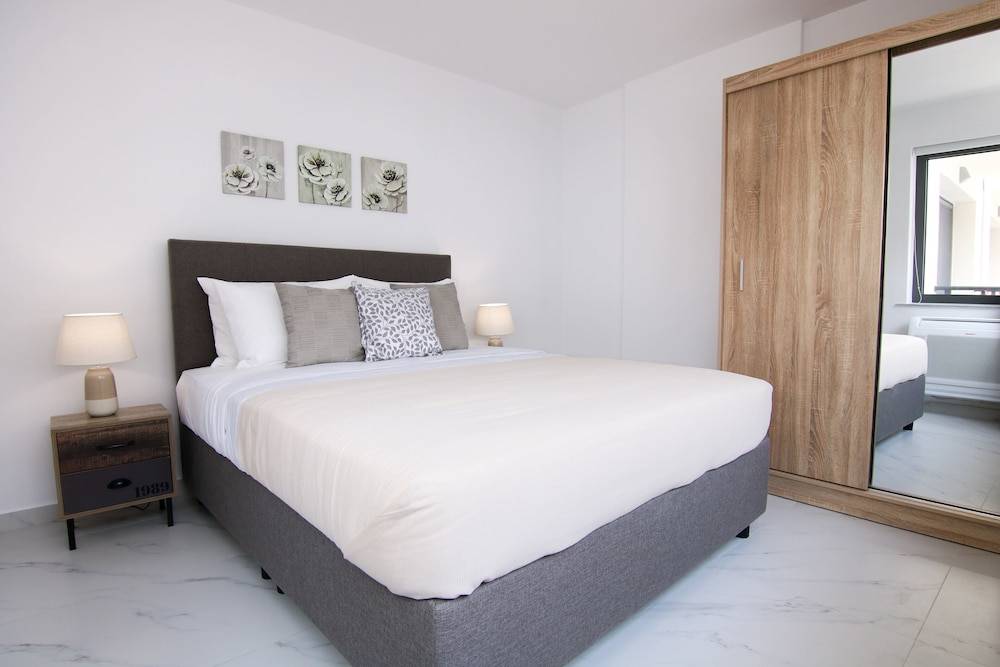 Phaedrus Living Skiathos Luxury Residences Gri 1