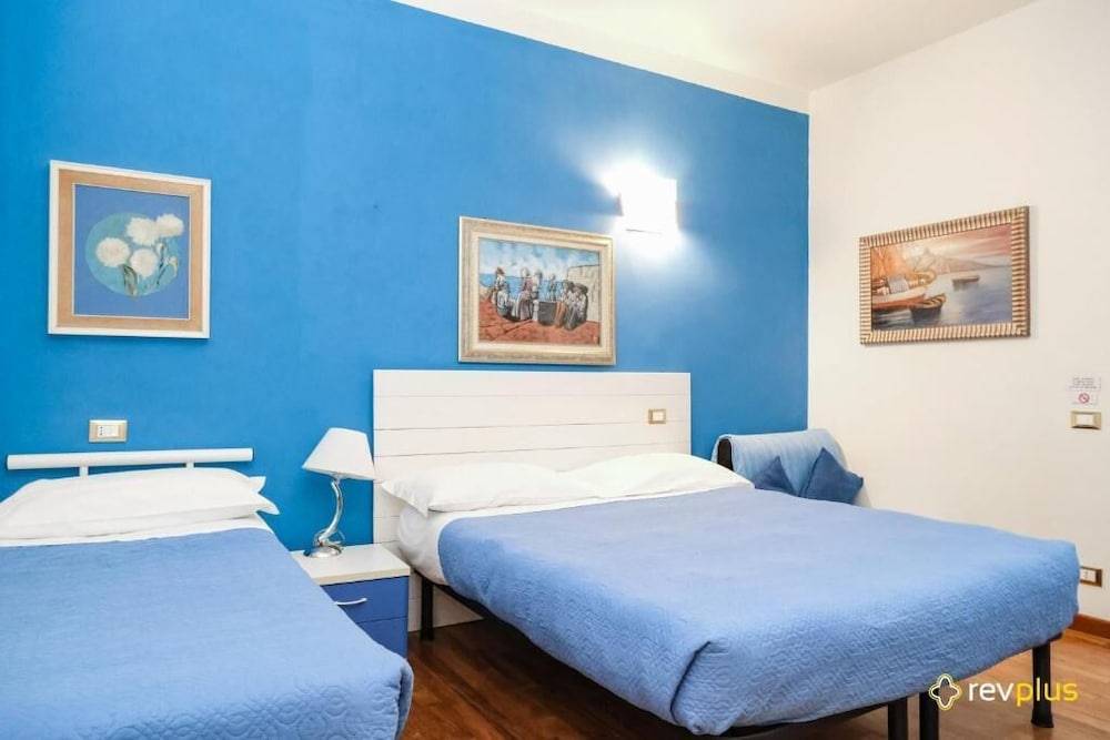 Lia Rooms 2