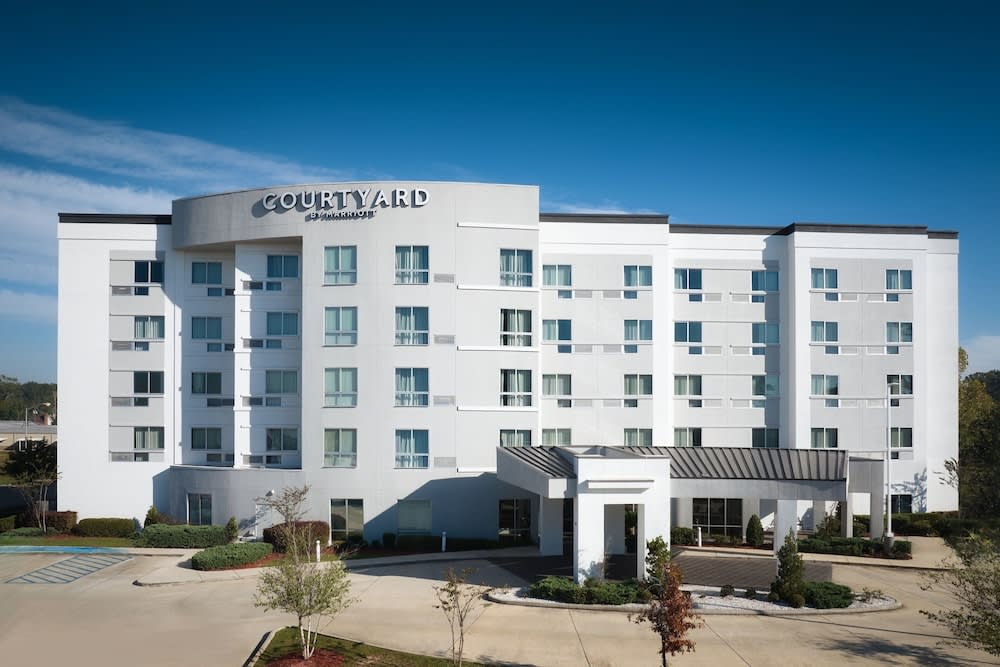 Courtyard Hammond 1