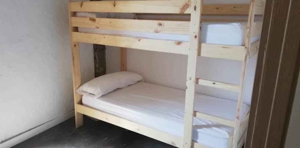 ALBERGUE CASA DE BROTO 1