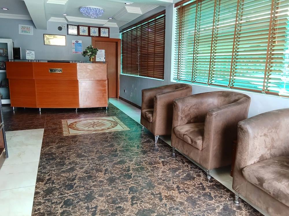 B's Hive Hotel & Suites 2