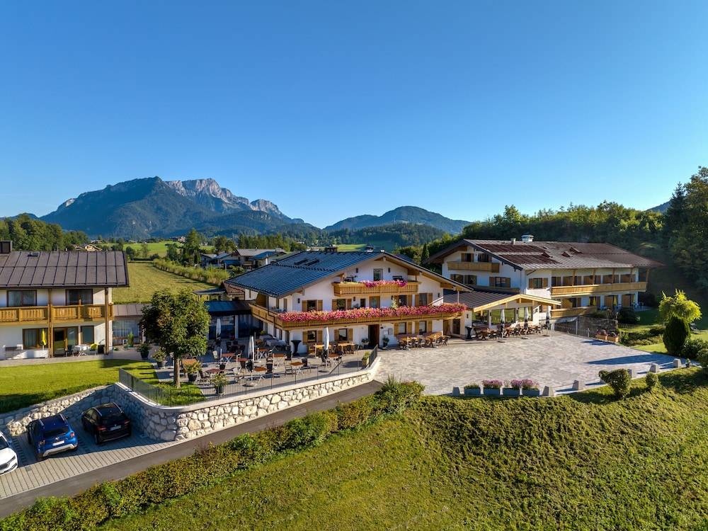 Hotel Hanauerlehen - ruhige & zentrale Top-Lage - mit Schwimmbad, Sauna, Parkplätze & Café - bayerischer Familienbetrieb 1