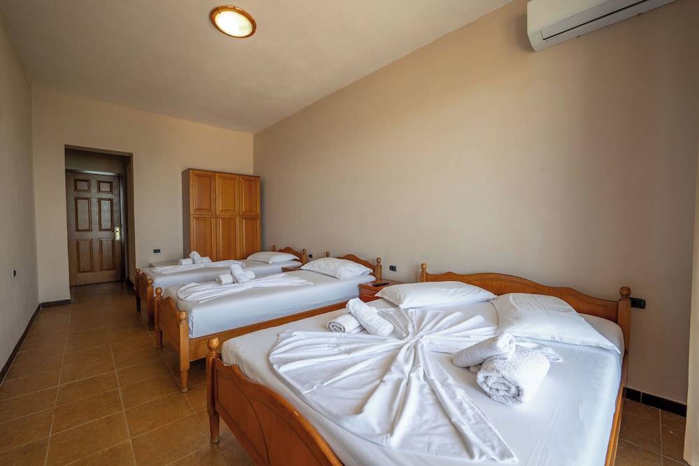 Nika Hotel Rradhime 2