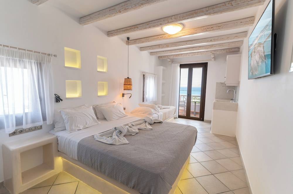 Nikos Apartments and Studios 2