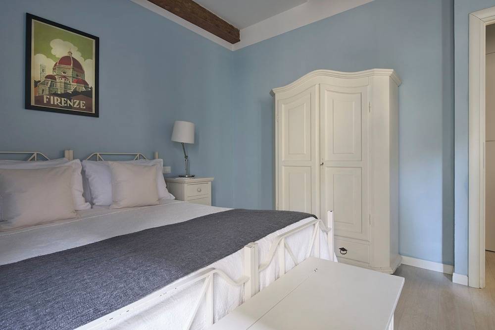 Blue Charm Florentine Apt by Oteego 1
