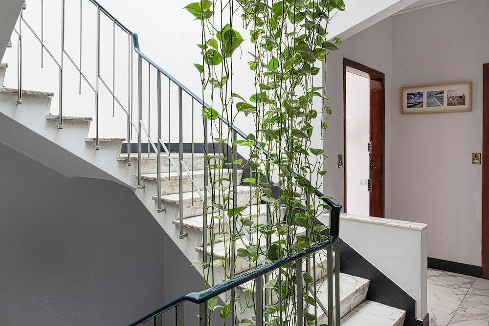 Contemporary apartment in Sturla by Wonderful Italy 2