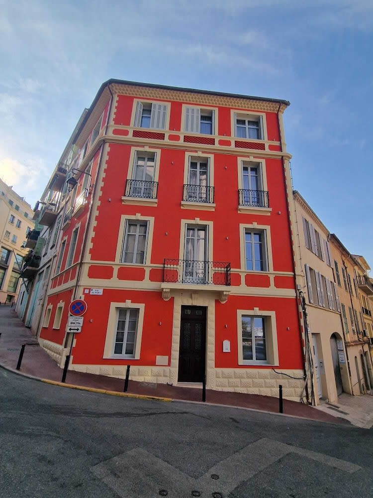 Apartments in the heart of Cannes 1