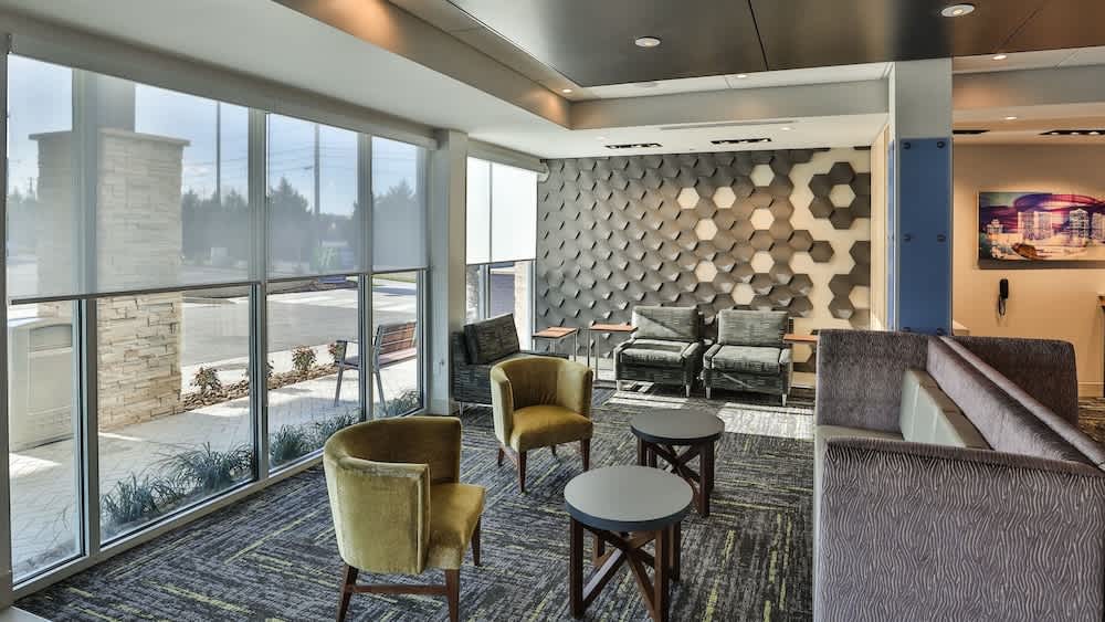 Holiday Inn Express & Suites NASHVILLE METROCENTER DOWNTOWN by IHG 2
