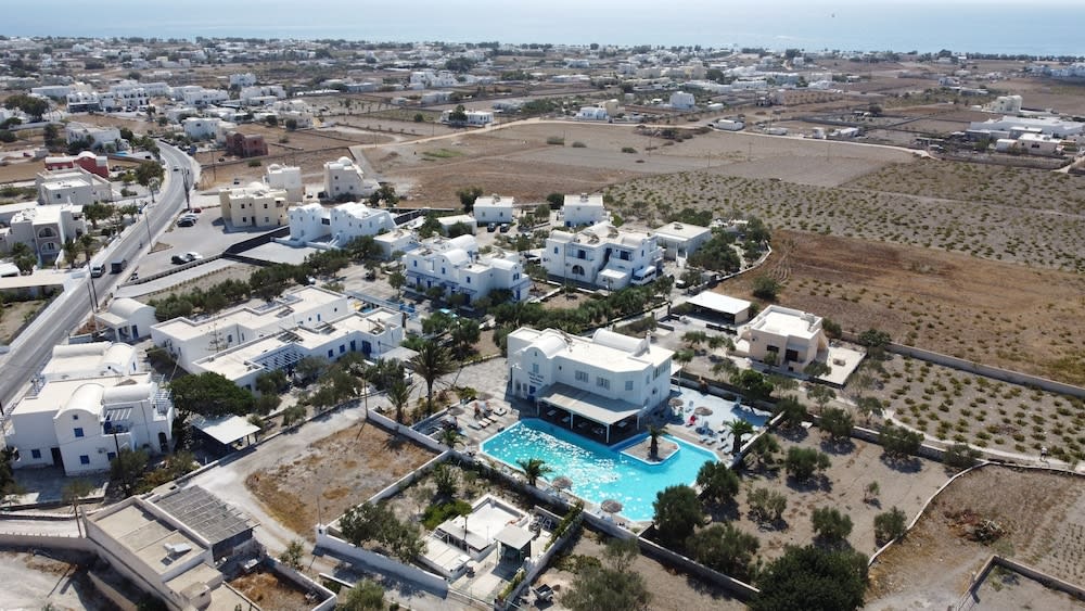 Hotel Perissa 1