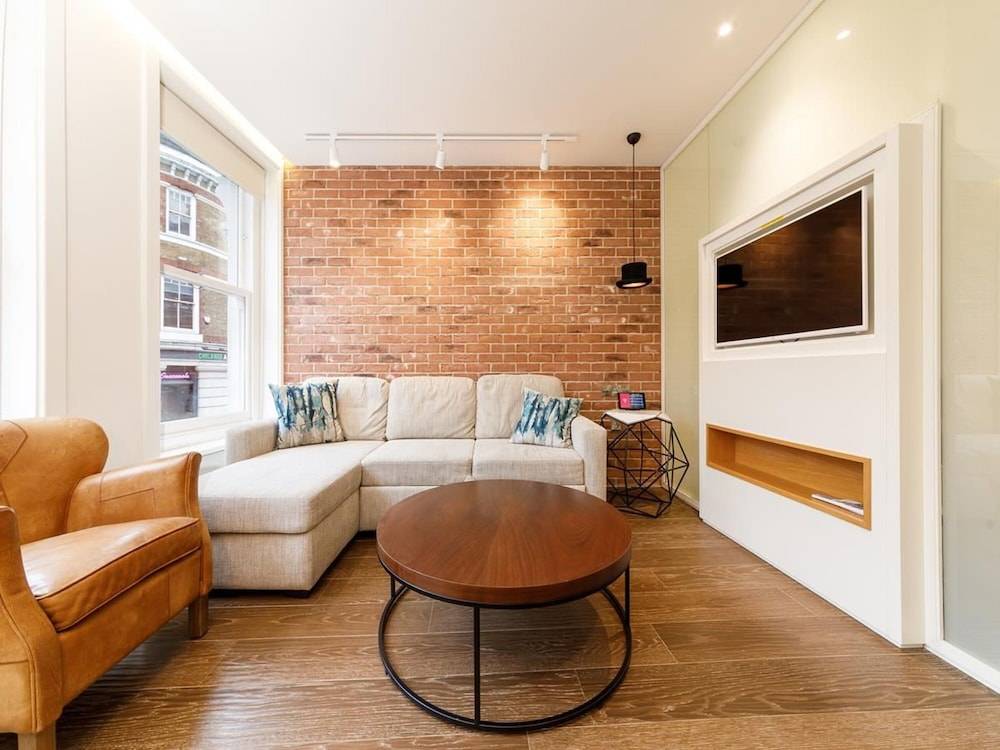 London Bridge Boutique Apartments by Viridian Apartments 1