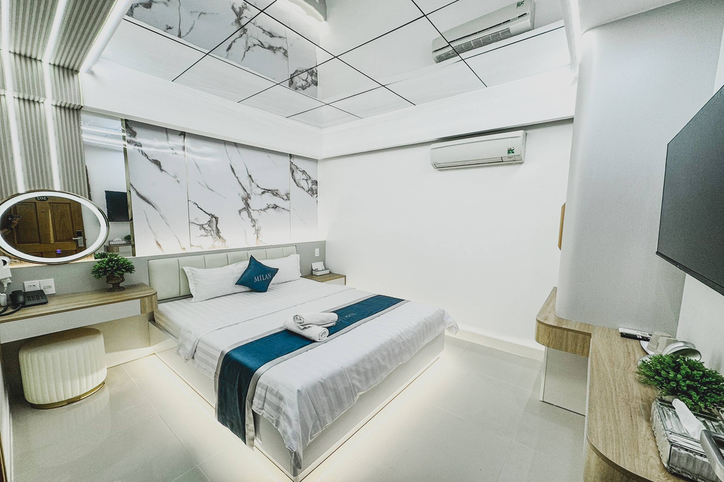 Ngoc San San Hotel By Zuzu 2