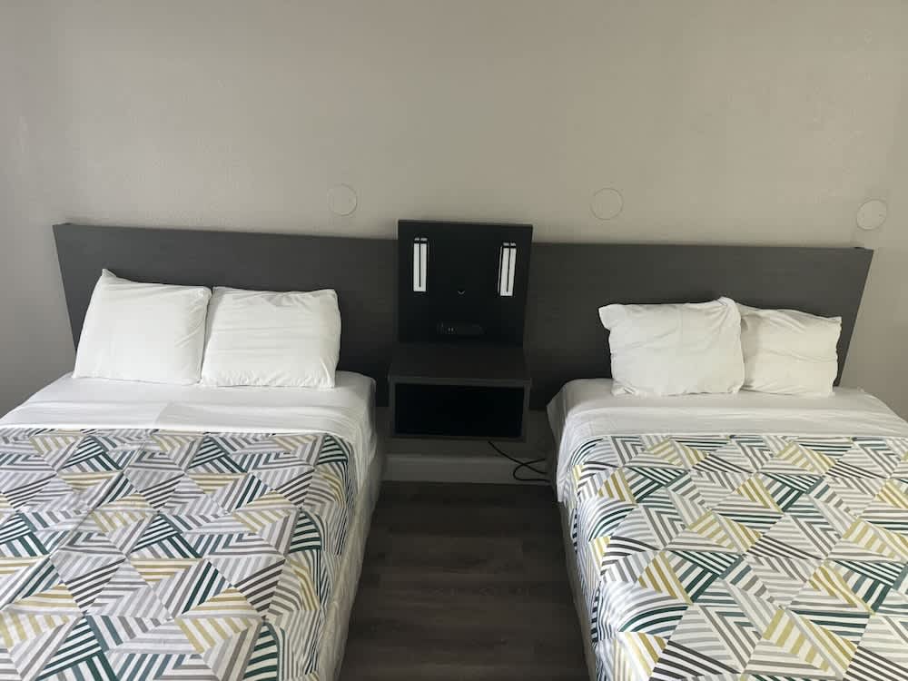 Travelodge by Wyndham Norfolk Airport 2