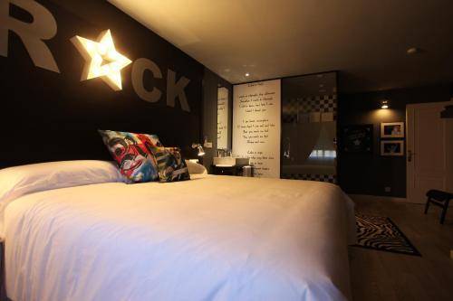 Hotel Rock Star 1
