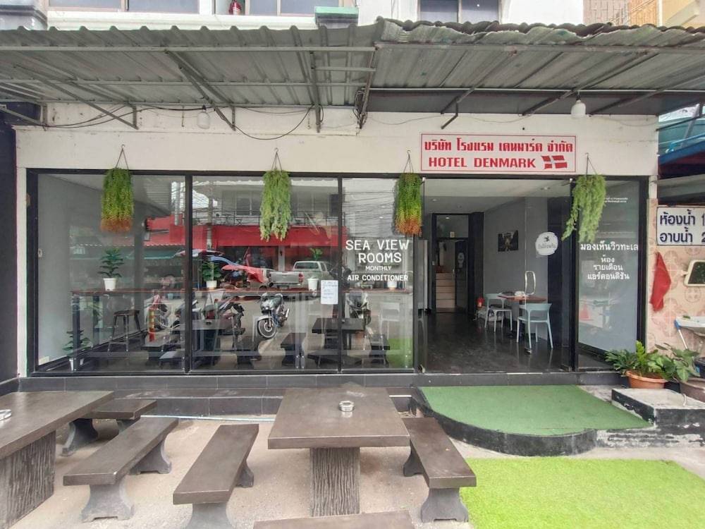Happy Jomtien - Direct Beach Access, Sea View & Central Location 2