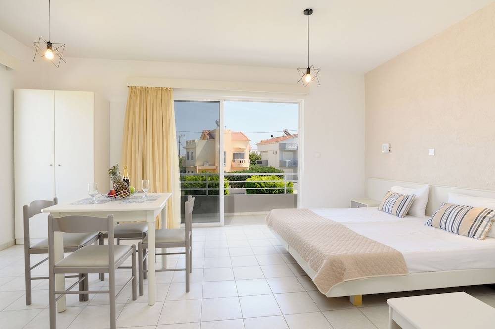 Eugenia Studios & Apartments 1