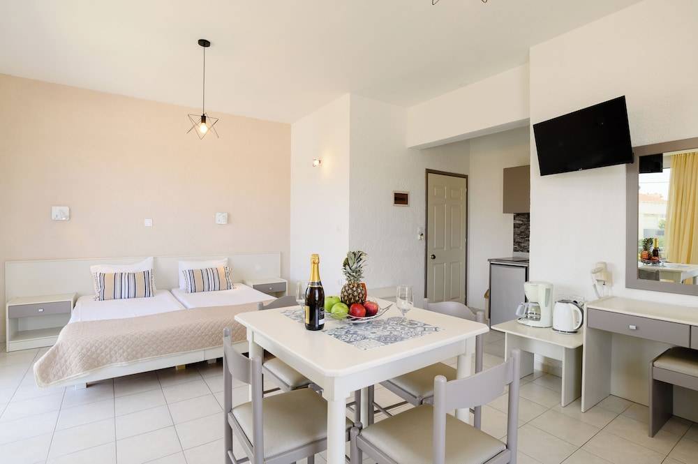 Eugenia Studios & Apartments 2
