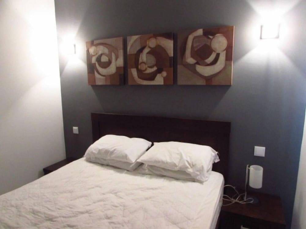 2 Bedrooms 2 Bathrooms Pool View Apartment 2